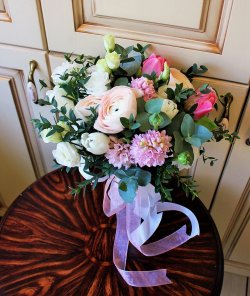 Букет невесты из гиацинтов, ранункулюсов и тюльпанов