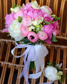 svadebniy bouquet iz pionov kiev