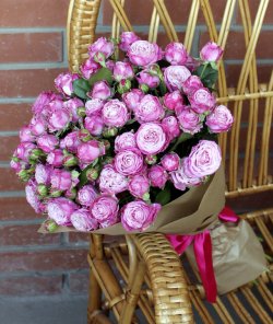 Букет 15 кустовых роз "бомбастик"