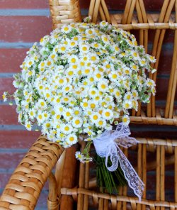 Свадебный букет из полевых цветов