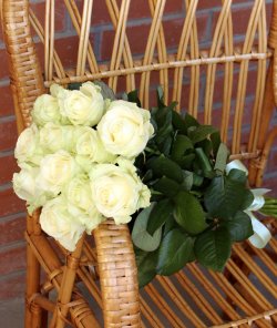Букет з 11 білих троянд, 70 см