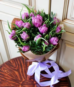 Букет з 15 бузкових тюльпанів