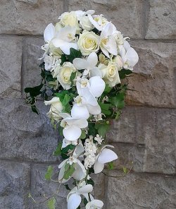 Букет нареченої з фаленопсису, троянди й гіацинта