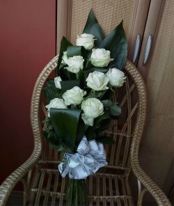 Траурный букет из белых роз №22