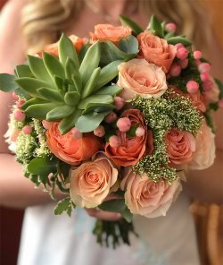Букет нареченої із трахеліуму, троянд і сукулентів №961