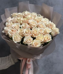 Букет з 35 кремових троянд №1