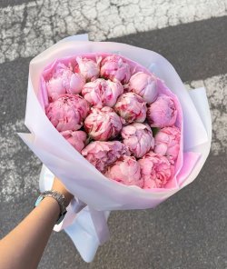 Букет из 15 розовых пионов №15. Доставка Цветов Киев