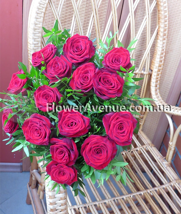 Букет из 15 красных роз, 60 см