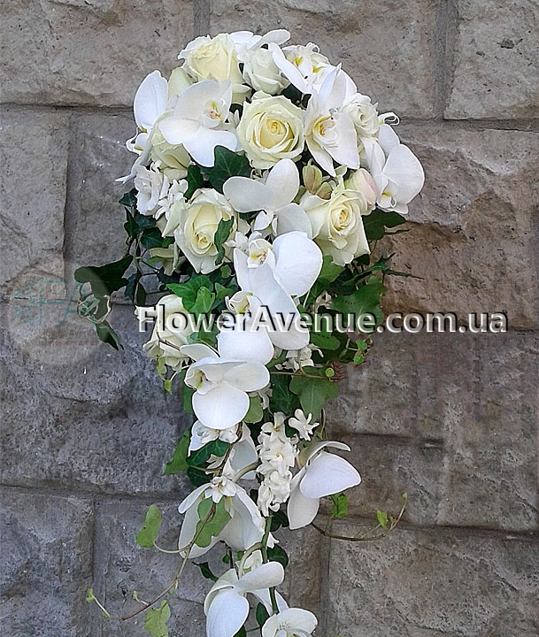 Букет невесты из фаленопсиса, розы и гиацинта