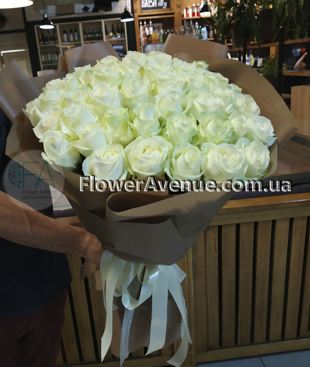 Букет из 51 белой розы, 70 см.
