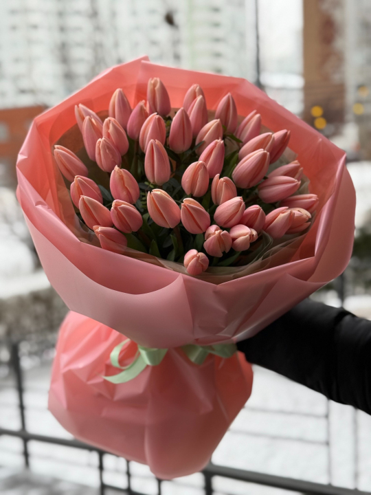  Букет з тюльпанів на 14 лютого та 8 березня з доставкою Київ, Осокорки, Позняки